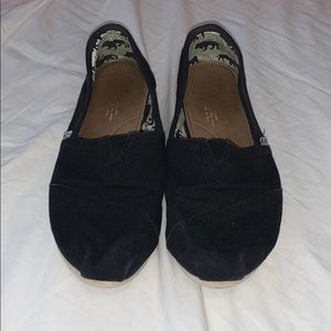 Black TOMS